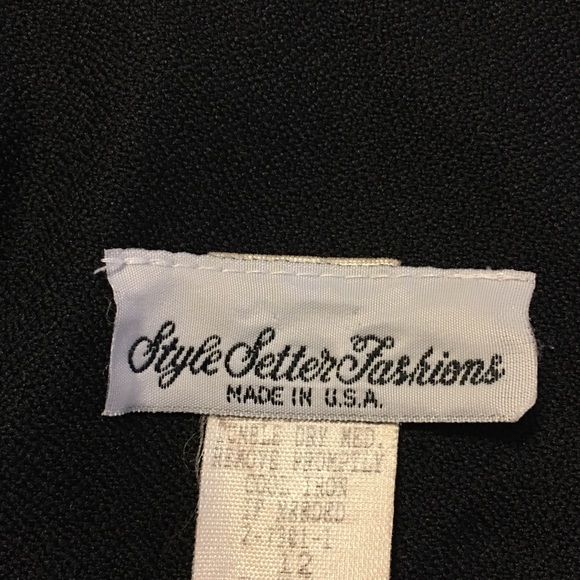 Short Sleeve Blouse. Black/White size 12 - Picture 3 of 4